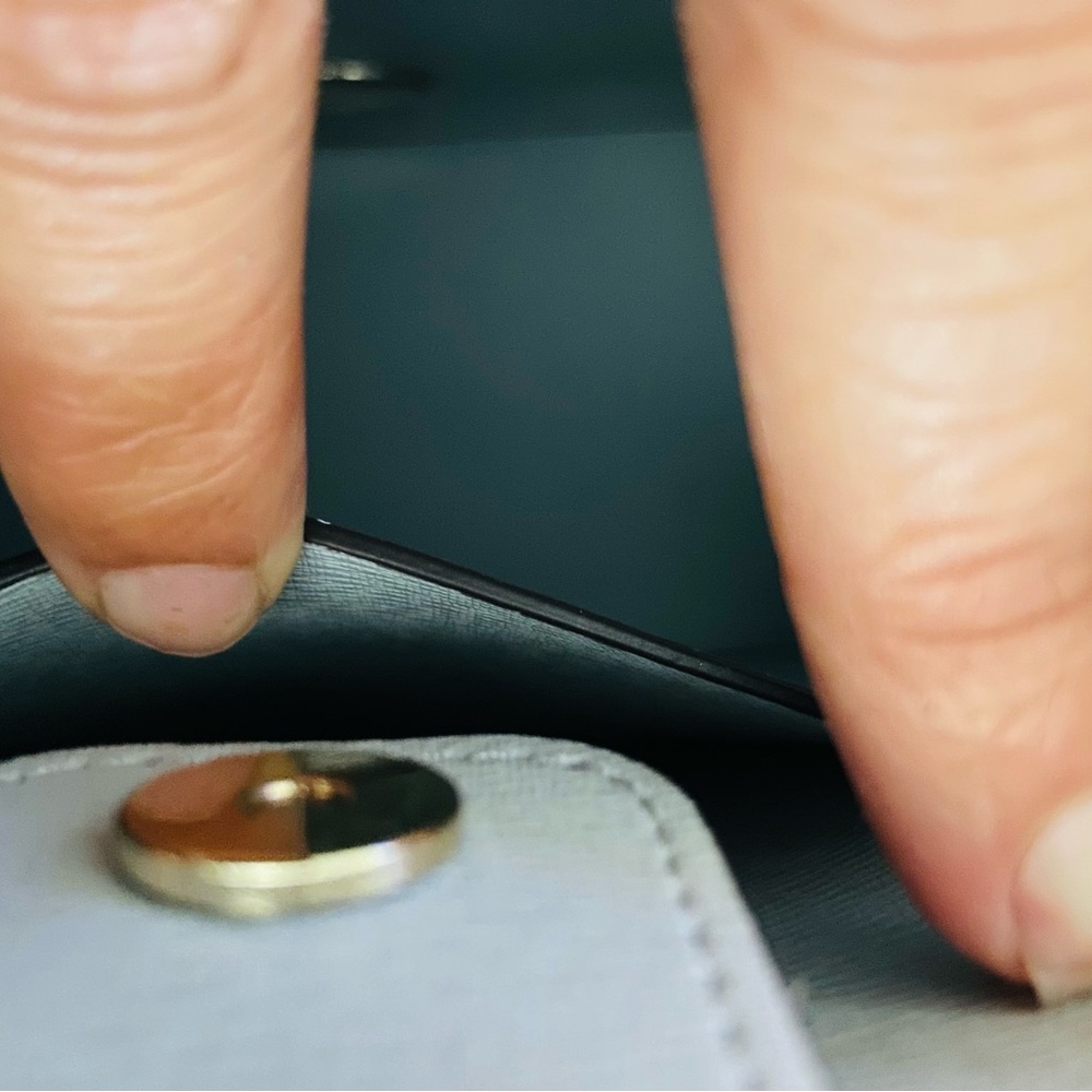 Stunning and Classic Kate Spade Purse. - Picture 7 of 7